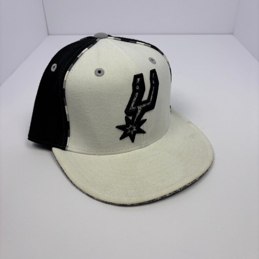 San Antonio Spurs UNK NBA Fitted Hat 7 1/4 White Black Two Tone Flat Brim Cap